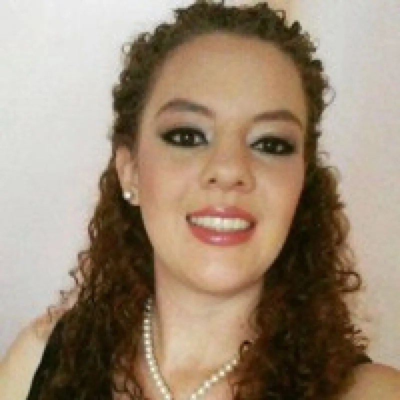 Alejandra Mayén