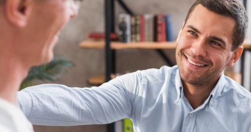 Hablar con un amigo vs. hablar con un psicólogo